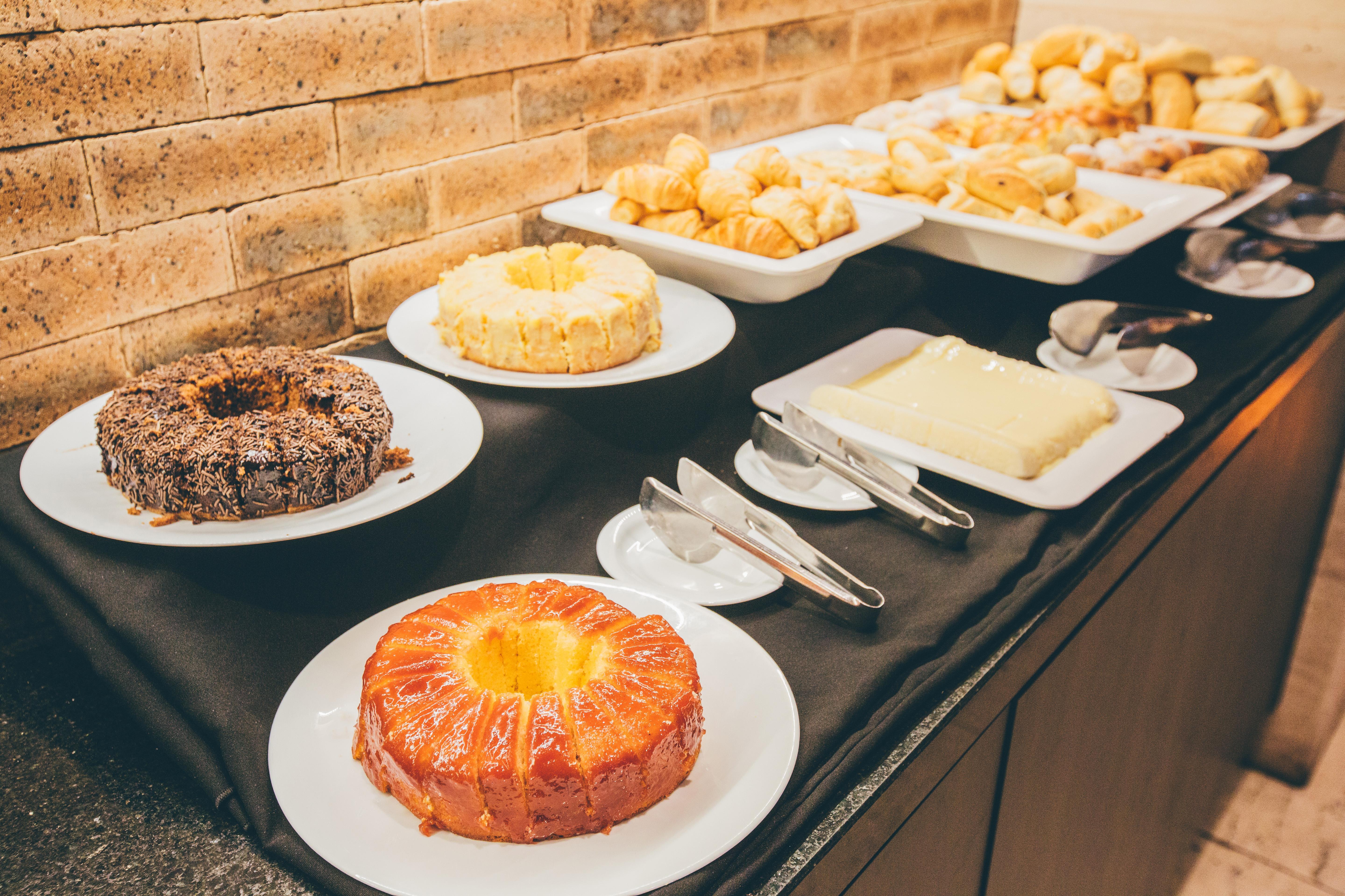 Cullinan Hplus Premium Brasília Exteriér fotografie A selection of puddings