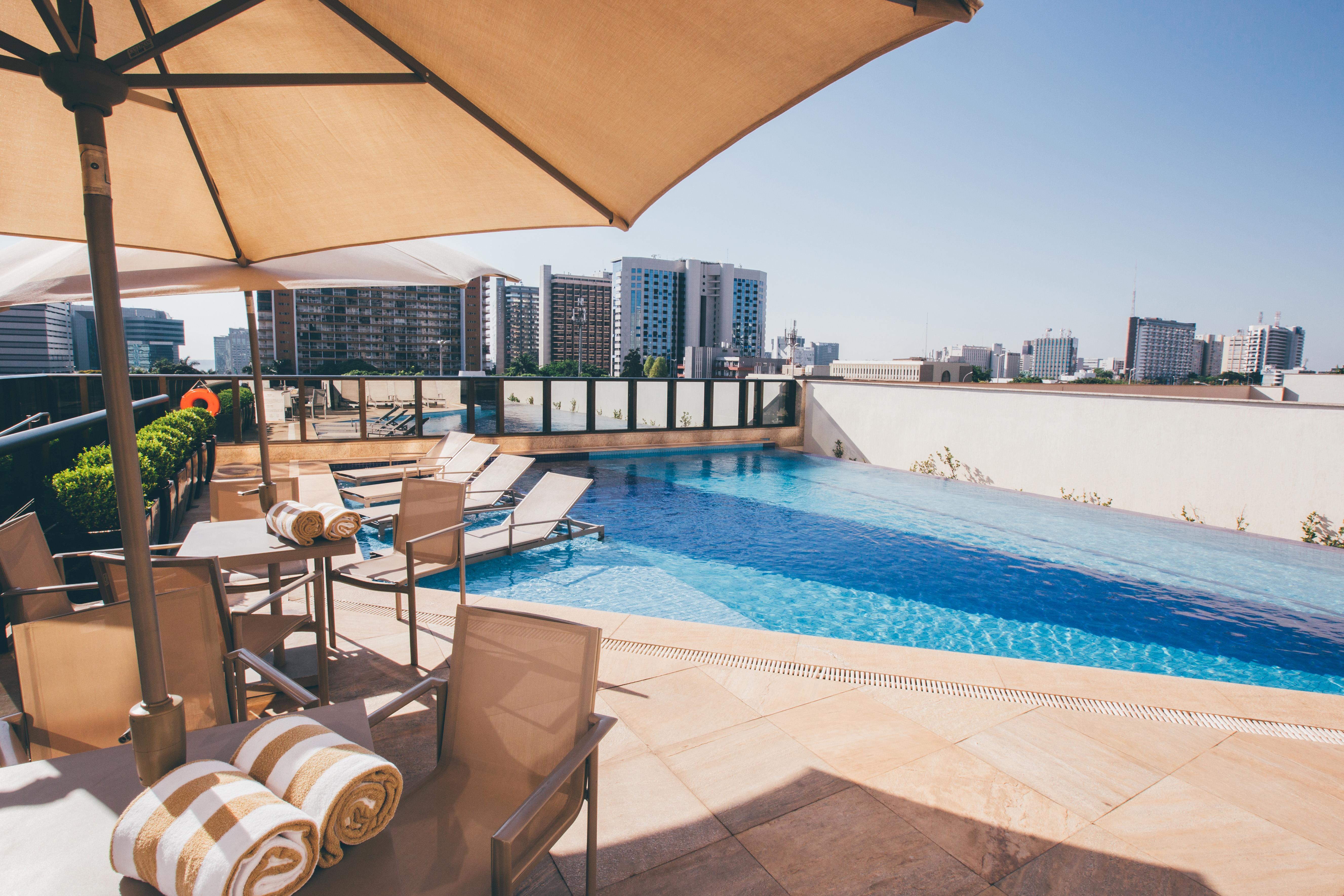 Cullinan Hplus Premium Brasília Exteriér fotografie Rooftop pool at the hotel